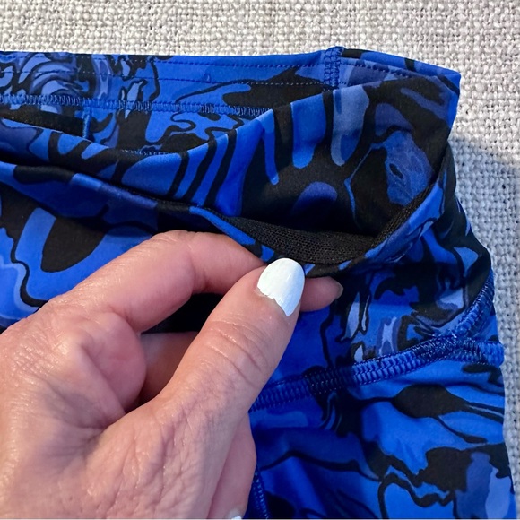 New LULULEMON Fast and Free 6" Short Flower Meld Galactic Cobalt Pockets Women 4 - Picture 12 of 16